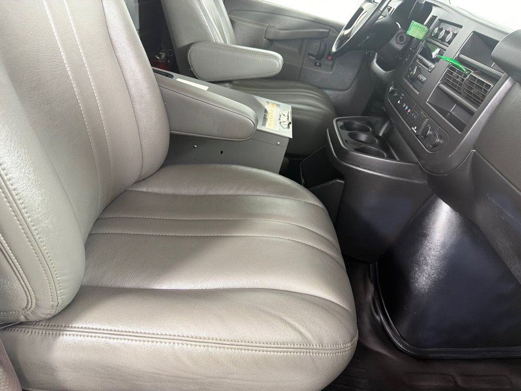 Used 2019 Chevrolet Express 3500 Extended w/ Driver Convenience Package RWD image 17