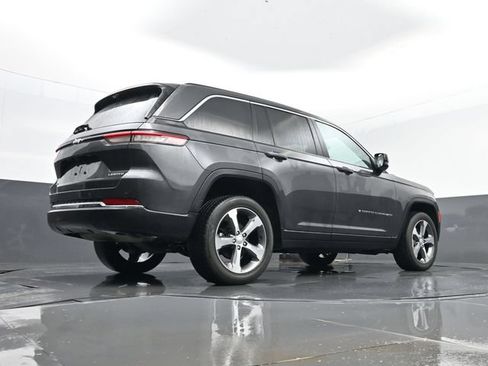 Used 2023 Jeep Grand Cherokee Limited w/ Luxury Tech Group II AWD/4WD image 27