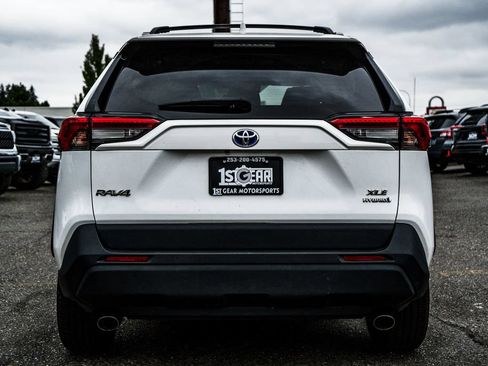Used 2021 Toyota RAV4 XLE w/ XLE Grade Weather Package AWD/4WD image 12