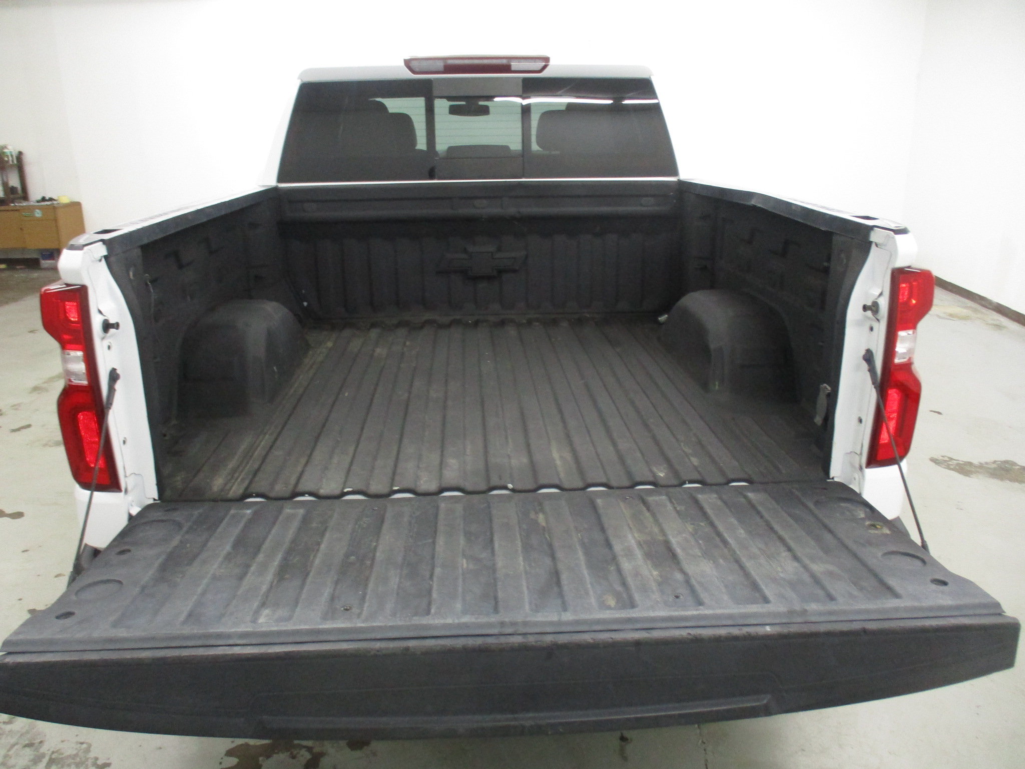 Used 2020 Chevrolet Silverado 1500 LTZ w/ LTZ Convenience Package AWD/4WD image 11
