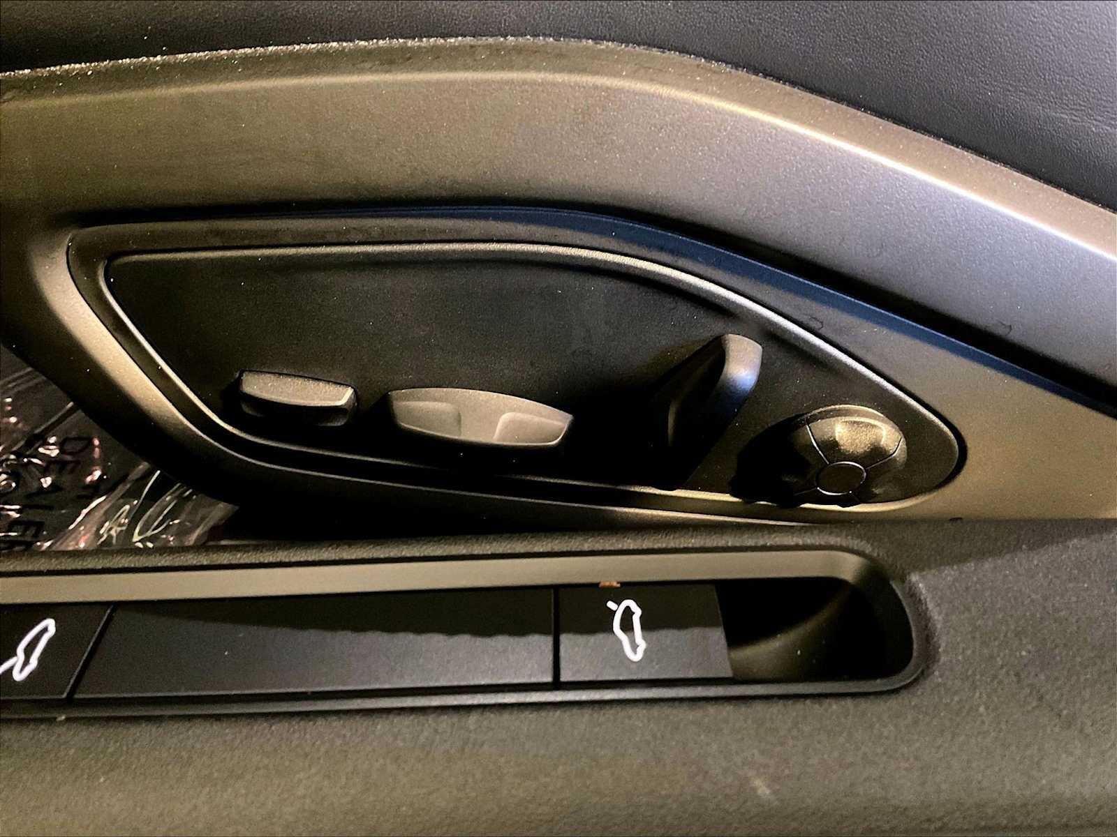 Certified 2025 Porsche 911 Carrera RWD image 39