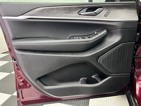 New 2025 Jeep Grand Cherokee Limited w/ Black Appearance Package image 14