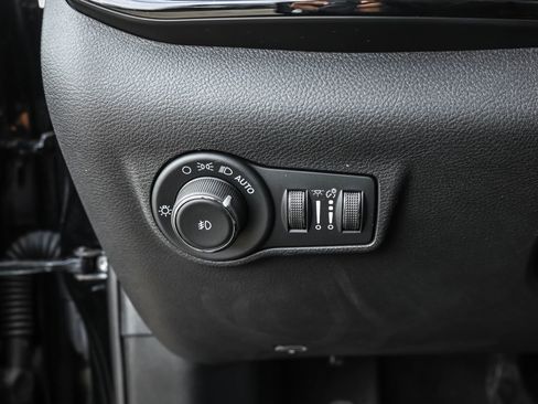 Used 2024 Jeep Compass Latitude w/ Convenience Group image 19