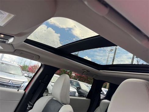 New 2025 Mitsubishi Outlander SE image 16