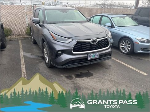 Certified 2021 Toyota Highlander LE image 1