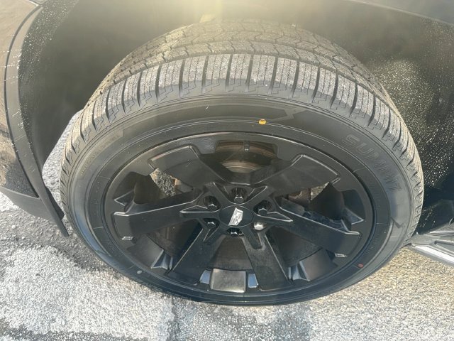 Used 2018 Cadillac Escalade ESV Luxury AWD/4WD image 4