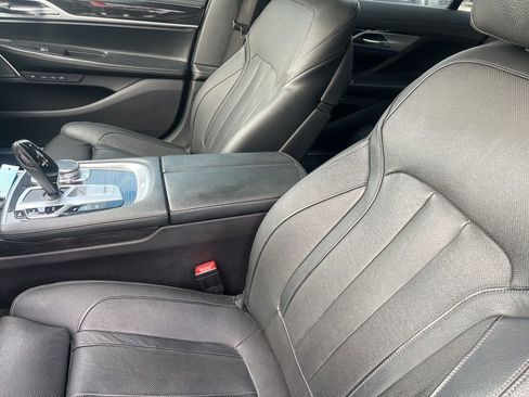 Used 2021 BMW 740i w/ M Sport Package RWD image 8
