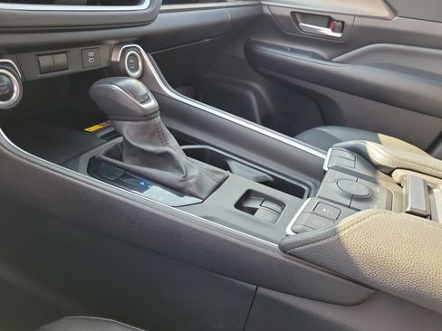 Used 2024 Toyota Grand Highlander AWD image 29