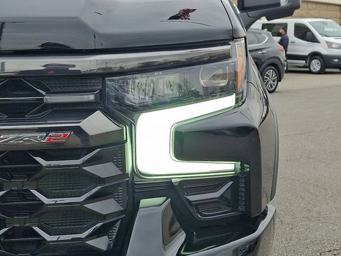 Used 2025 Chevrolet Silverado 1500 ZR2 image 9