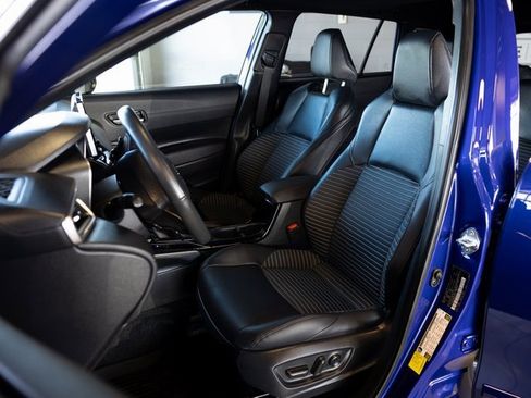 Used 2024 Toyota Corolla Cross XSE w/ Convenience Package image 12