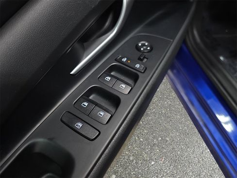 Used 2024 Hyundai Elantra Limited image 28