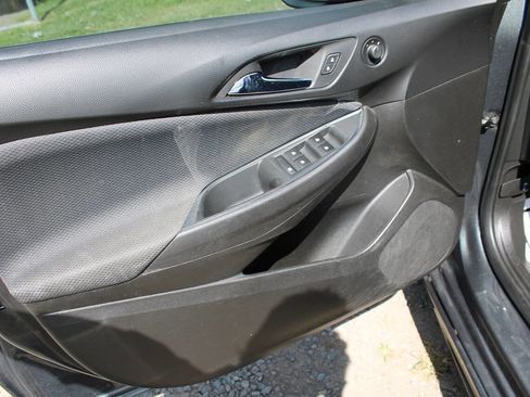 Used 2018 Chevrolet Cruze LT w/ Convenience Package image 14