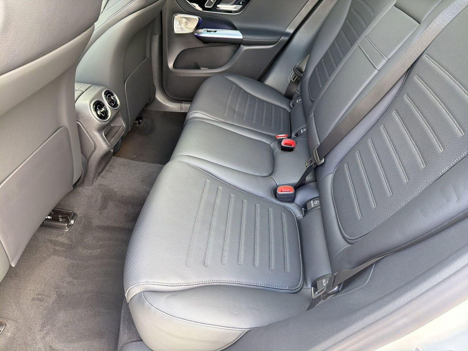Used 2026 Mercedes-Benz GLC 300 image 27