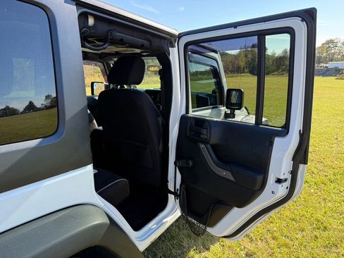 Used 2014 Jeep Wrangler Unlimited Sport image 37