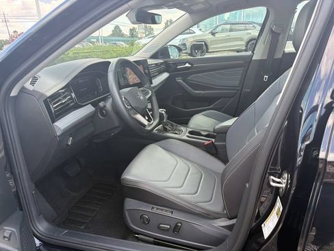 Used 2025 Volkswagen Jetta SEL FWD image 12