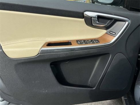 Used 2016 Volvo XC60 T6 Platinum image 23