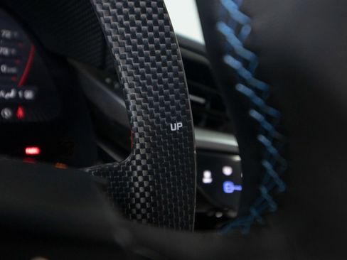 Used 2024 Ferrari SF90 Spider image 39