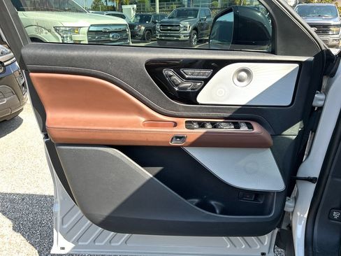Used 2025 Lincoln Aviator Reserve w/ Equipment Group 201A AWD/4WD image 8