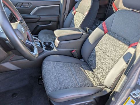 Used 2024 Chevrolet Colorado Z71 w/ Z71 Convenience Package 2 image 5