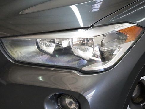 Used 2019 BMW X1 sDrive28i image 2