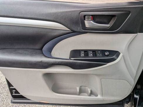 Used 2018 Toyota Highlander XLE FWD image 31