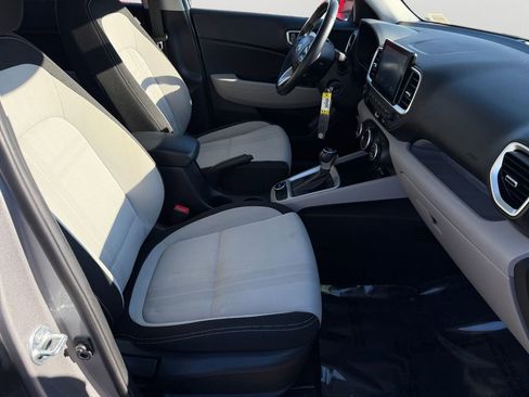 Used 2023 Hyundai Venue SEL image 12