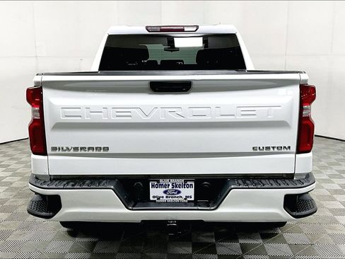 Used 2021 Chevrolet Silverado 1500 Custom image 4