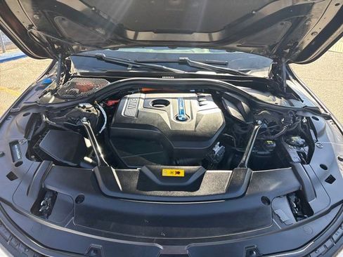 Used 2019 BMW 740e xDrive w/ Executive Package AWD/4WD image 70
