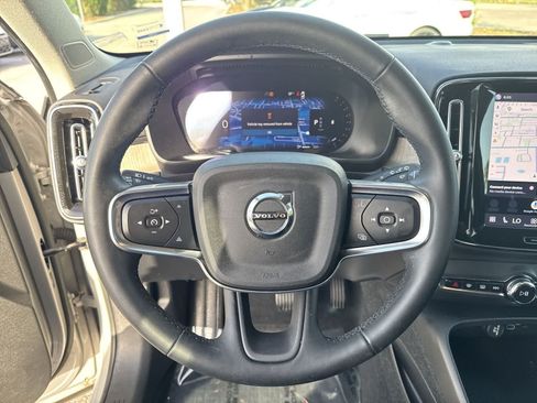 Used 2023 Volvo XC40 B4 Core w/ Convenience Package FWD image 29
