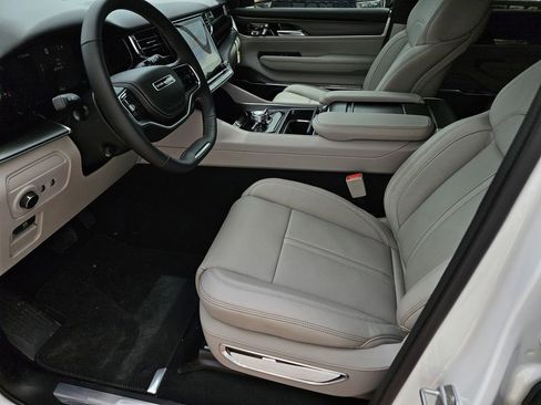New 2026 Jeep Grand Wagoneer Summit image 19