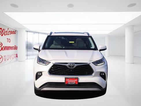 Used 2021 Toyota Highlander Platinum image 4