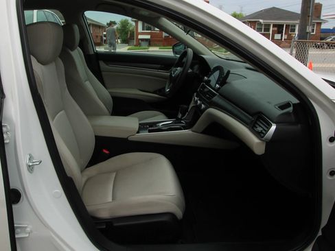 Used 2022 Honda Accord LX image 10
