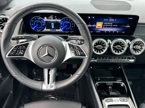 Used 2025 Mercedes-Benz EQB 250+ image 30