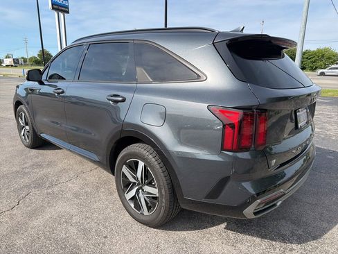 Used 2021 Kia Sorento S w/ Panoramic Sunroof Package FWD image 4