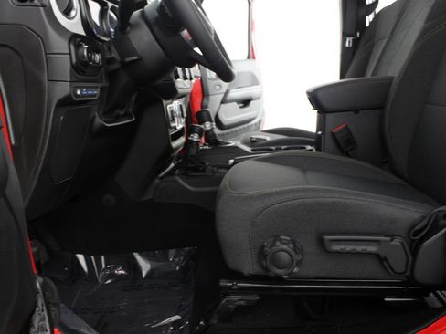 Used 2025 Jeep Wrangler Unlimited Sahara w/ Safety Group AWD/4WD image 15