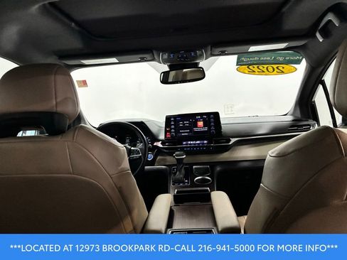 Used 2022 Toyota Sienna XLE FWD image 22