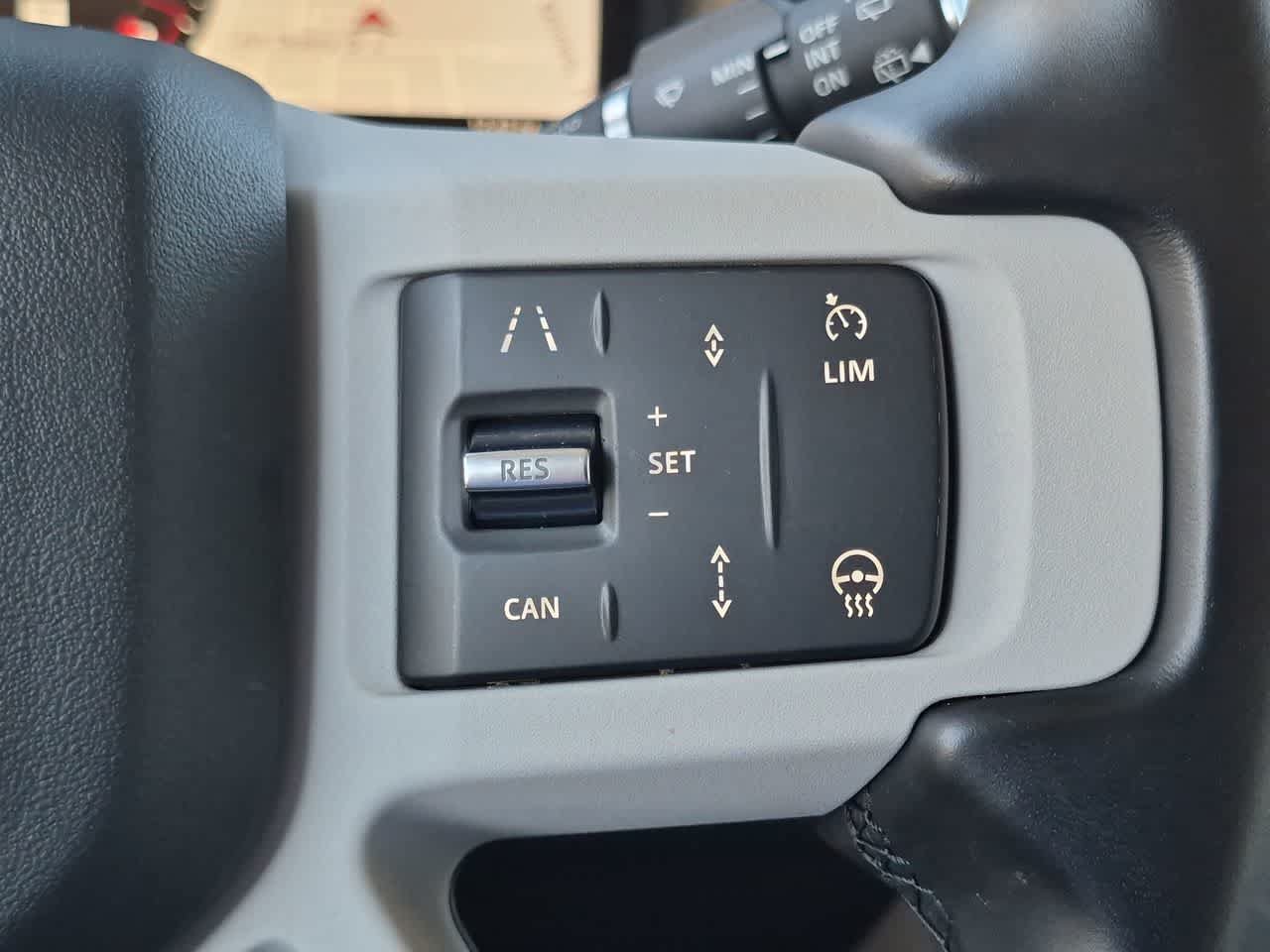 Certified 2025 Land Rover Defender 110 X-Dynamic SE AWD/4WD image 29