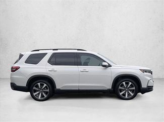 Used 2025 Honda Pilot Touring video 4