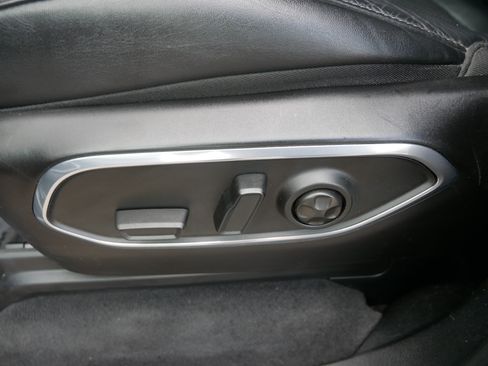 Used 2024 Jeep Wagoneer L Series II AWD/4WD image 19