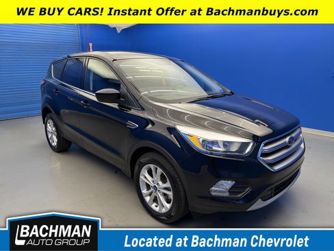 Used 2017 Ford Escape SE image 1