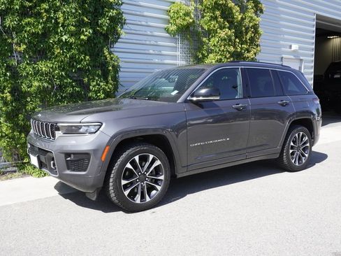 Used 2023 Jeep Grand Cherokee Overland w/ Adv Protech Group III AWD/4WD image 3