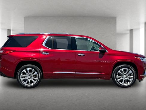 Used 2021 Chevrolet Traverse Premier FWD image 3