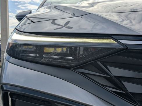 Used 2025 Hyundai Elantra SEL image 8