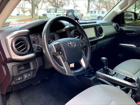 Used 2018 Toyota Tacoma SR5 image 17