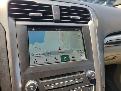 Used 2018 Ford Fusion SE w/ Fusion SE Technology Package FWD image 29