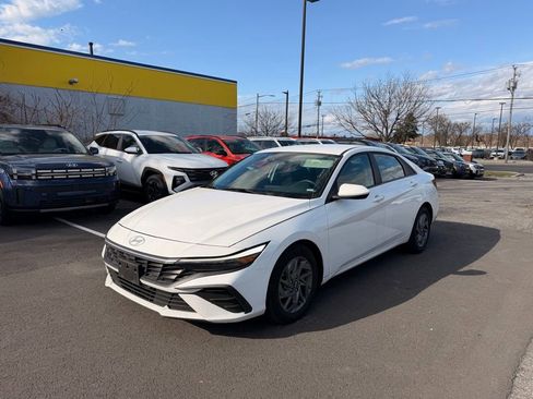 Certified 2024 Hyundai Elantra SEL FWD image 8