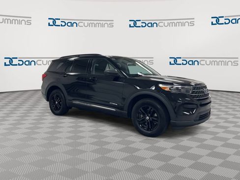 Used 2022 Ford Explorer XLT AWD/4WD image 2