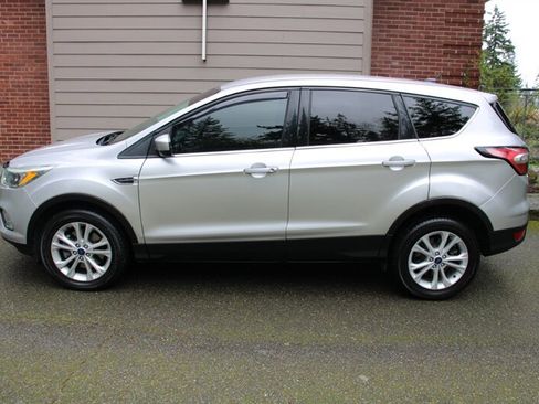 Used 2017 Ford Escape SE image 12