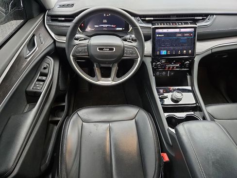 Used 2023 Jeep Grand Cherokee Limited w/ Black Appearance Package image 11