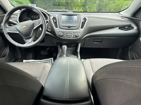 Used 2018 Chevrolet Malibu LT w/ Sport Package FWD image 16